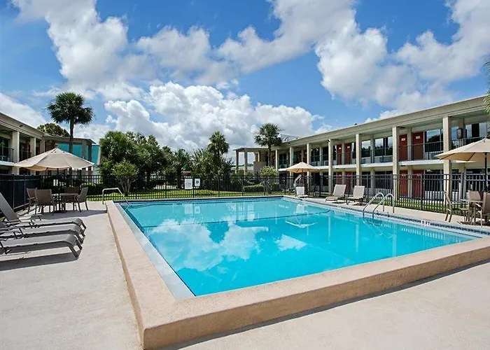 Days By Wyndham Tallahassee-government Center 2*