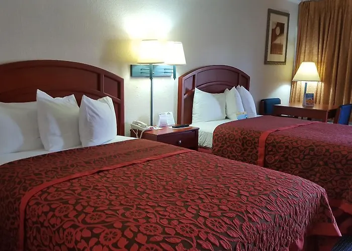 Days By Wyndham Tallahassee-government Center Hotel