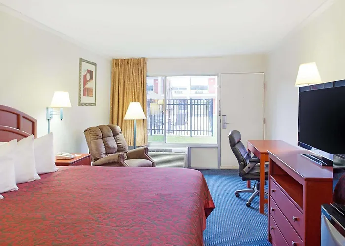 Days By Wyndham Tallahassee-government Center