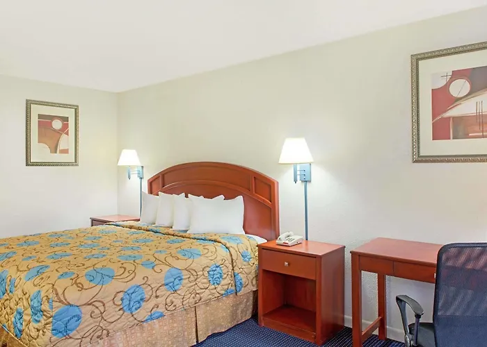 Days By Wyndham Tallahassee-government Center Tallahassee
