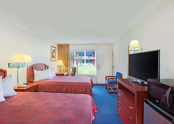 Hotel Days By Wyndham Tallahassee-government Center 2*