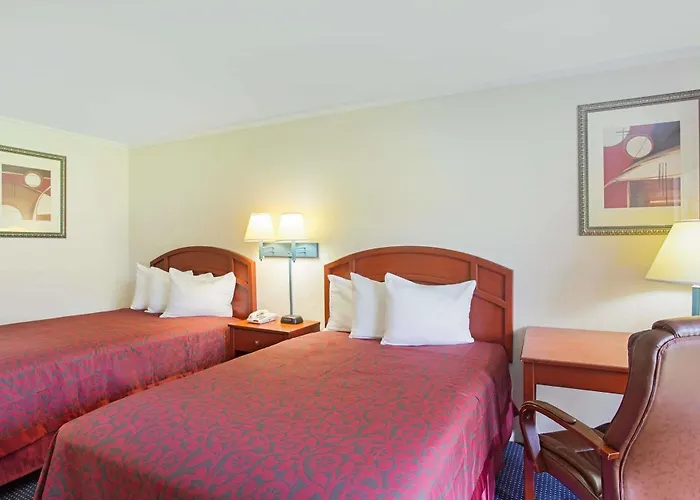 Hotel Days By Wyndham Tallahassee-government Center