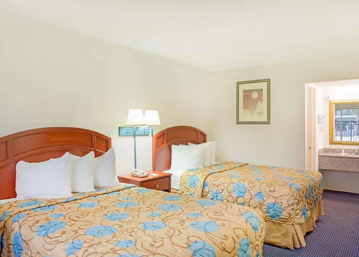 Days By Wyndham Tallahassee-government Center 2* Tallahassee
