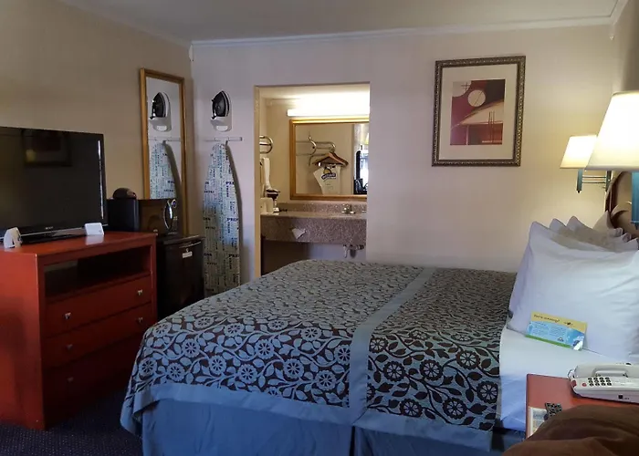 Days By Wyndham Tallahassee-government Center 2* Tallahassee