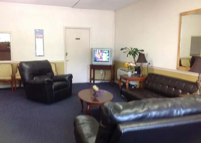 Days By Wyndham Tallahassee-government Center 2*